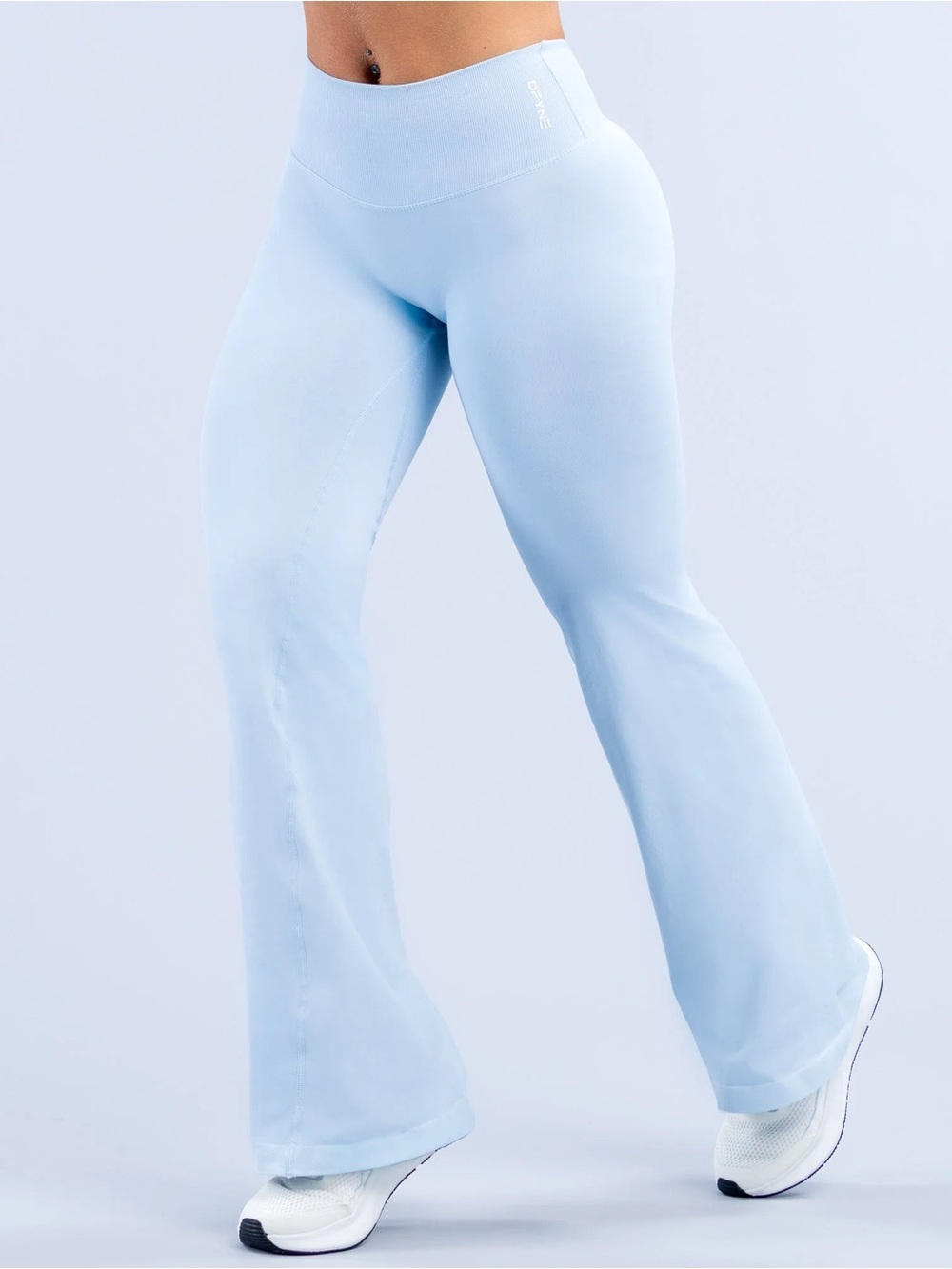 Dynamic V-back flares - POWDER BLUE